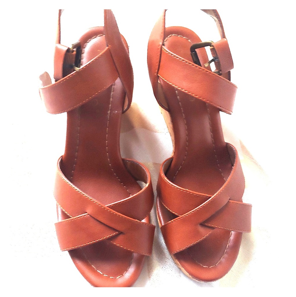 Pesaro brown platform